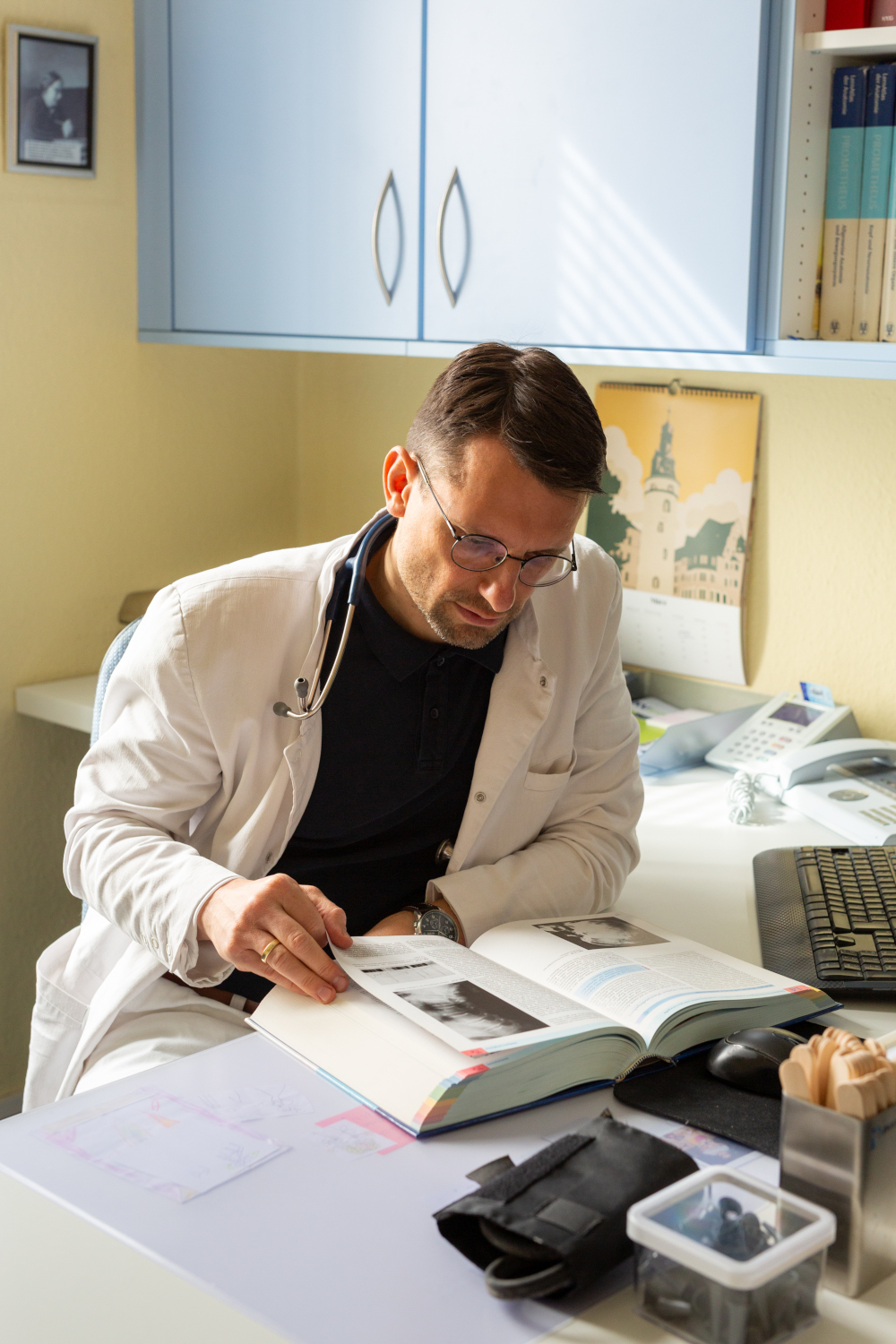 Dr. Schmidt informiert sich